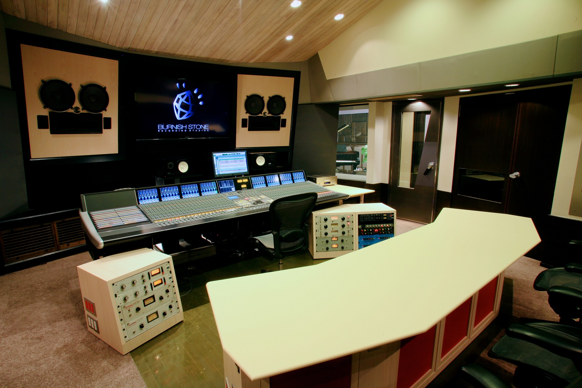 Small Studios　スモールスタジオ　Page One Pub Small Studios スモールスタジオ Page One Pub